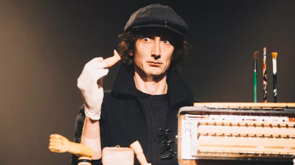 Harms je kriv!, režija in izvedba Matija Solce