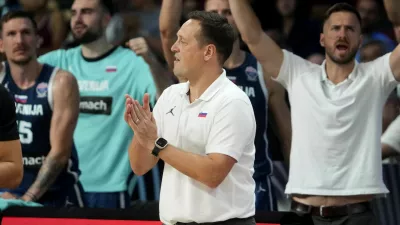 Basketball - FIBA EuroBasket 2025 - Round of 16 - Italy v Slovenia - Xiaomi Arena, Riga, Latvia - September 7, 2025 Slovenia head coach Aleksander Sekulic REUTERS/Ints Kalnins