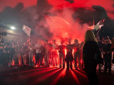 09 September 2025, Italy, Rome: People light flares during a march in solidarity with the Global Sumud Flotilla after one of the vessels was attacked by a drone while in Tunisian waters. Photo: Marco Di Gianvito/ZUMA Press Wire/dpa / Foto: Marco Di Gianvito