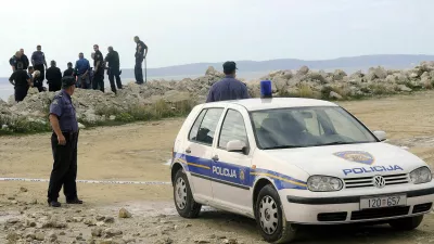 Tako so oktobra 2012 policisti preiskovali okolico najdbe trupa. 