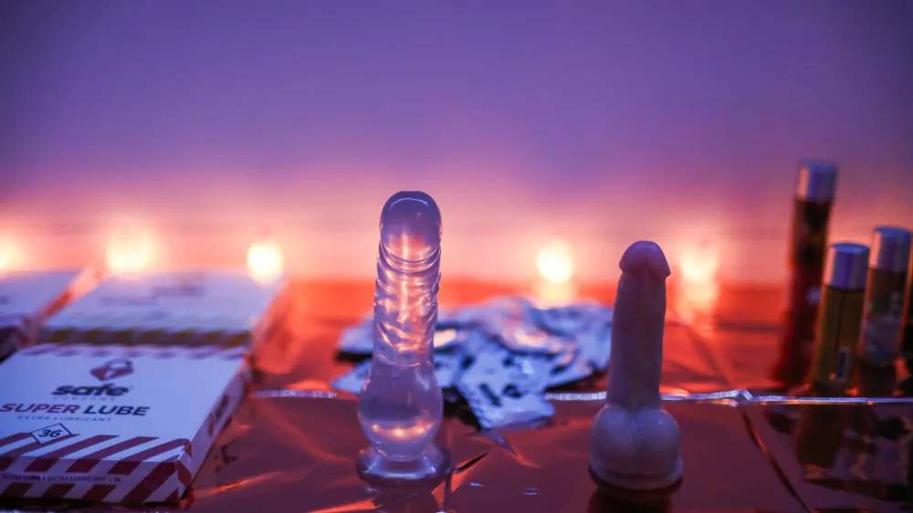 - simbolična fotografija - spolnost - erotika - erotični pripomočki - - 30.11.2023 - odprtje - Muzej spolno prenosljivih okužb, &Scaron;refanova ulica 11 - informacije o spolno prenosljivih okužbah in osve&scaron;čanju o nujnosti uporabe kondomov ter testiranja, //FOTO: Bojan Velikonja