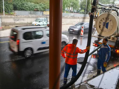 10.9.2025 - Podvoz Dunajska cesta - gradbi&scaron;če - črpanje vode VO KA - dež deževjeFoto: Luka Cjuha