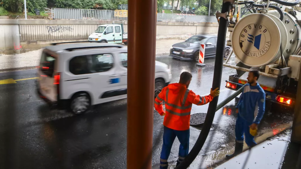 10.9.2025 - Podvoz Dunajska cesta - gradbi&scaron;če - črpanje vode VO KA - dež deževjeFoto: Luka Cjuha