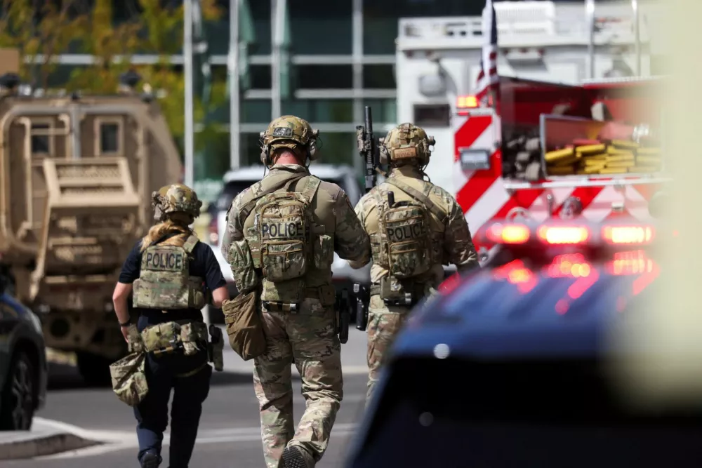 Law enforcement officers work at Utah Valley University, where U.S. right-wing activist, commentator, Charlie Kirk, an ally of U.S. President Donald Trump, was shot during an event, in Orem, Utah, U.S. September 10, 2025. REUTERS/Jim Urquhart   TPX IMAGES OF THE DAY