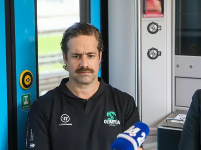 - Ben Cooper, trener, - 09.09.2025. - Novinarska konferenca ljubljanskega hokejskega kluba Olimpija pred začetkom nove tekmovalne sezone v mednarodni ligi ICEHL//FOTO: Bojan Velikonja