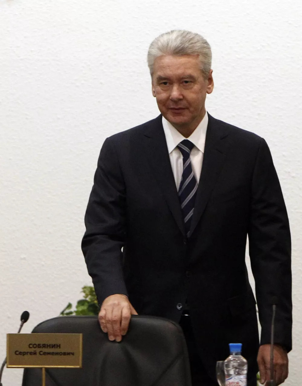Russia's Deputy Prime Minister Sergei Sobyanin arrives to take part in a session of the Moscow city Duma October 18, 2010. Russian President Dmitry Medvedev named Sobyanin, a close aide of Prime Minister Vladimir Putin, to run Moscow on Friday, asking him to deal with rampant corruption and improve the business environment. REUTERS/Grigory Dukor (RUSSIA - Tags: POLITICS)