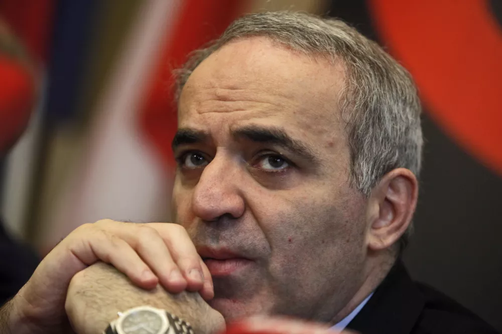 - nekdanji ruski &scaron;ahovski velemojster Gari Kasparov, - podpis pisma o nameri za ustanovitev &scaron;ahovske akademije v Mariboru in novinarska konferenca ob obisku &scaron;ahovskega velemojstra Garija Kasparova//FOTO: Luka Cjuha