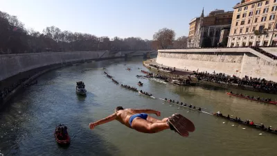 FILE PHOTO: Walter Schirra dives into the Tiber River from the Cavour bridge, as part of traditional New Year celebrations, in Rome, Italy, January 1, 2025. REUTERS/Claudia Greco/File Photo