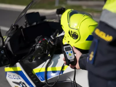 prometni nadzorpolicija - simbolična fotografijaprometna policijavarnost v prometupolicija na motorjihmotoristična policijaprehitri voznikiavtocestna policijaalkotestalkohol v prometu08.04.2025 Policijski nadzor, počivali&scaron;če PovodjeFOTO: Nik Erik Neubauer