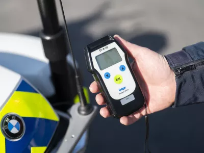 prometni nadzorpolicija - simbolična fotografijaprometna policijavarnost v prometupolicija na motorjihmotoristična policijaprehitri voznikiavtocestna policijaalkotestalkohol v prometu08.04.2025 Policijski nadzor, počivali&scaron;če PovodjeFOTO: Nik Erik Neubauer