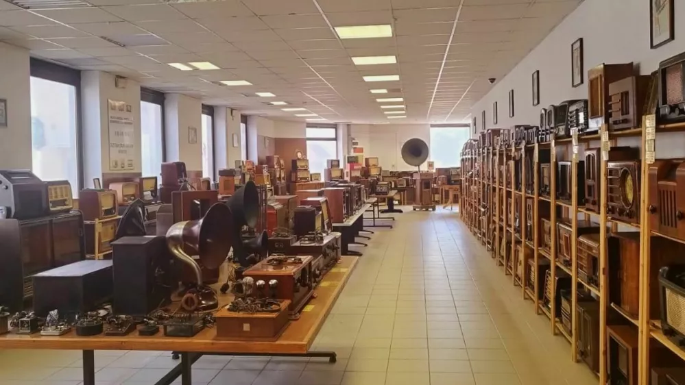 trioda razstava starih radijskih aparatov / Foto: Katja Gle&scaron;čič 