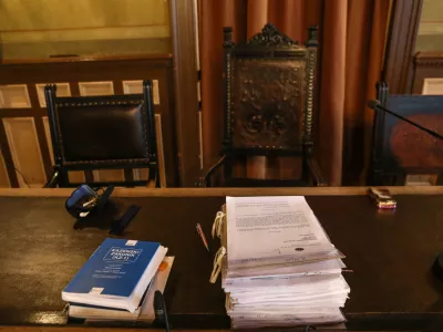 simbolična fotografija - kazenski zakonik- 18.04.2018 - Okrožno sodi&scaron;če v Ljubljani - igrana glavna obravnava Okrožnega sodi&scaron;ča v sodelovanju z učenci 2. razreda Waldorfske &scaron;ole Ljubljana; sojenje  //FOTO: Luka Cjuha.