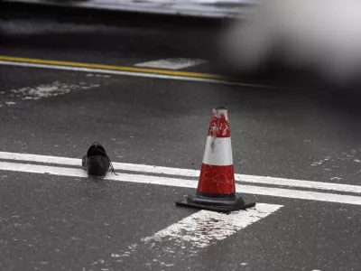 - ilustrativna fotografija - samomor - nesreča- - samomor 2013 - mlaj&scaron;i mo&scaron;ki padel z ljubljanskega nebotičnika na avtobus mestnega potni&scaron;kega prometa in na kraju dogodka umrl. //FOTO: Bojan Velikonja