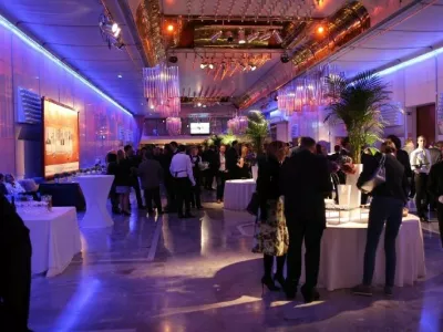 Za pogostitev po koncu prireditve je ob prijetnem klepetu udeležencev poskrbelo podjetje Vivo catering.