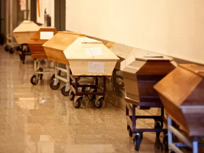 - Žale javno podjetje d.d.,  upepelitveni postopek / upepelitvena peč - krematorij - upepeljevalnica - ///FOTO: Luka Cjuha OPOMBA: ZA OBJAVO V PRILOGI &ndash; DNEVNIKOV OBJEKTIV - REPORTAŽA 2011