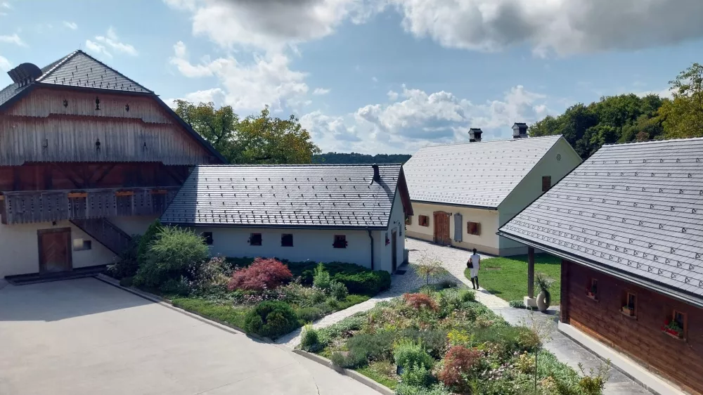 Na nekdanji posesti družine Anderlič, katere korenine segajo vse do leta 1627, se danes razvija sodoben konjeni&scaron;ki center.