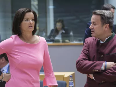 Belgija, Bruselj.Seja Evropskega sveta za zunanje zadeve.Ministrica za zunanje zadeve Tanja Fajon z luksemburskim kolegom Xavierjem Bettelom.Foto: Thierry Monasse