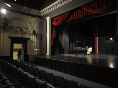 - &Scaron;entjakobsko gledali&scaron;če Ljubljana, Krekov trg 2 //FOTO: Tomaž Zajel&scaron;nik