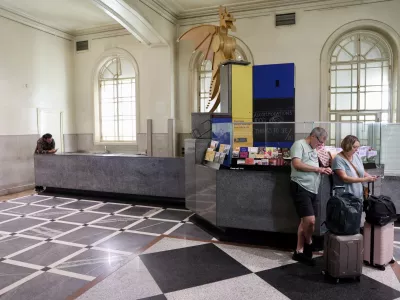 Zaprli so Prehod bar na železni&scaron;ki postaji