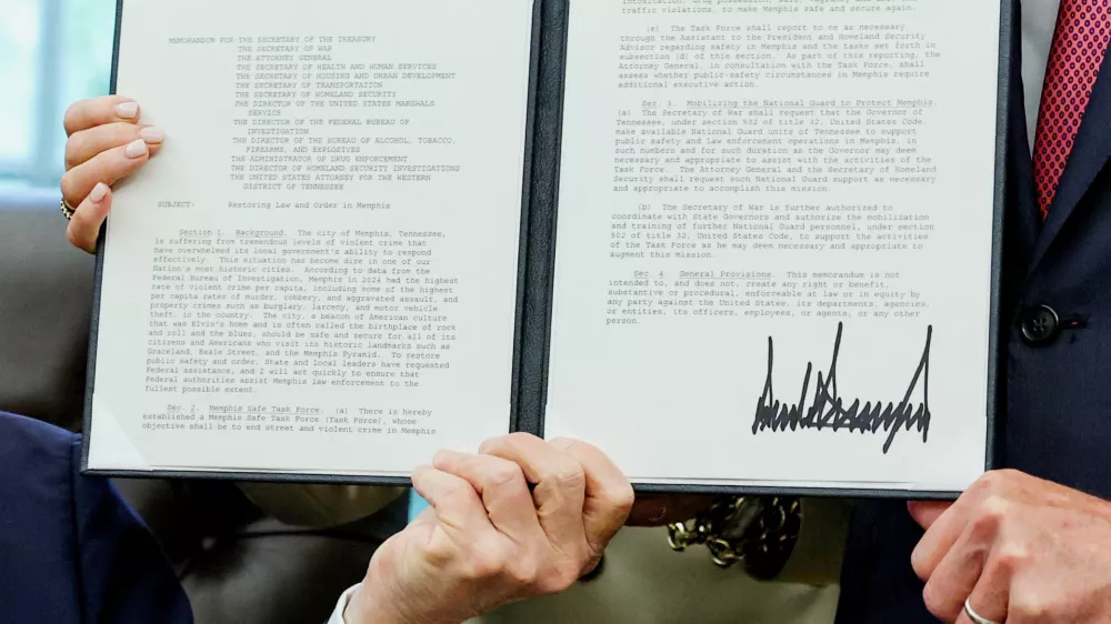 U.S. President Donald Trump and U.S. Senators Marsha Blackburn (R-TN) and Bill Hagerty (R-TN) hold a memorandum Trump just signed to send federal resources to Memphis, Tennessee, for a surge against local crime, in the Oval Office at the White House in Washington, D.C., U.S., September 15, 2025. REUTERS/Jonathan Ernst REFILE - CORRECTING THE TITLES OF BLACKBURN AND HAGERTY FROM "TENNESSEE SENATORS" TO "U.S. SENATORS".