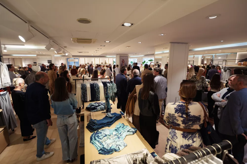 Nova zasnova ponuja urbano veleblagovnico, ki združuje modo za ženske in mo&scaron;ke, modne dodatke, perilo in kozmetiko. Foto: nama