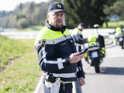 prometni nadzorpolicija - simbolična fotografijaprometna policijavarnost v prometupolicija na motorjihmotoristična policijaprehitri voznikiavtocestna policijaalkotestalkohol v prometu08.04.2025 Policijski nadzor, počivali&scaron;če PovodjeFOTO: Nik Erik Neubauer