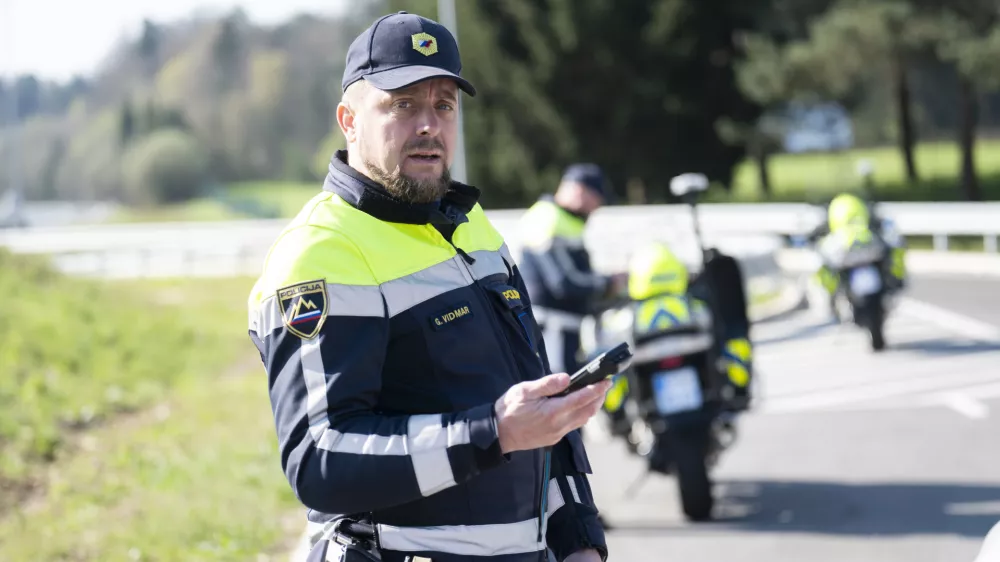 prometni nadzorpolicija - simbolična fotografijaprometna policijavarnost v prometupolicija na motorjihmotoristična policijaprehitri voznikiavtocestna policijaalkotestalkohol v prometu08.04.2025 Policijski nadzor, počivali&scaron;če PovodjeFOTO: Nik Erik Neubauer