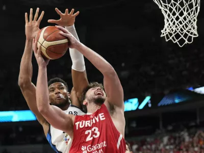 Basketball - FIBA EuroBasket 2025 - Semi Finals - Greece v Turkiye - Xiaomi Arena, Riga, Latvia - September 12, 2025 Turkey's Alperen Sengun in action with Greece's Giannis Antetokounmpo REUTERS/Ints Kalnins
