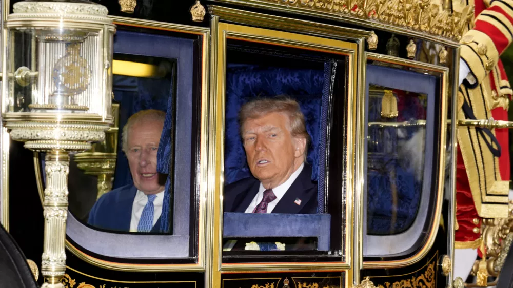 17 September 2025, United Kingdom, Windsor: Britain's King Charles III and US President Donald Trump during the carriage procession to Windsor Castle, Berkshire, ahead of the ceremonial welcome on day one of the US President's second state visit to the UK. Photo: Jordan Pettitt/PA Wire/dpa