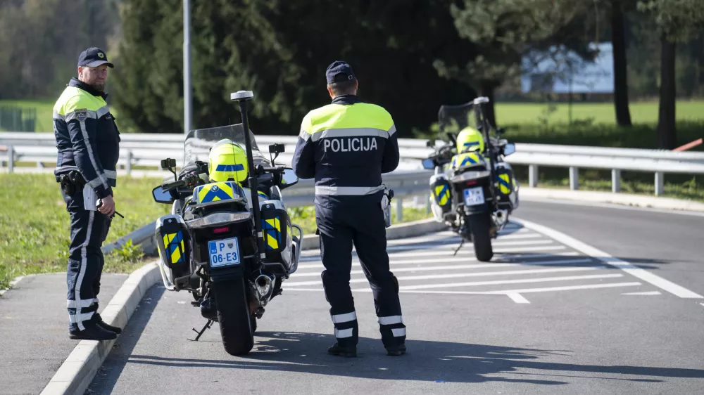 prometni nadzorpolicija - simbolična fotografijaprometna policijavarnost v prometupolicija na motorjihmotoristična policijaprehitri voznikiavtocestna policija08.04.2025 Policijski nadzor, počivali&scaron;če PovodjeFOTO: Nik Erik Neubauer