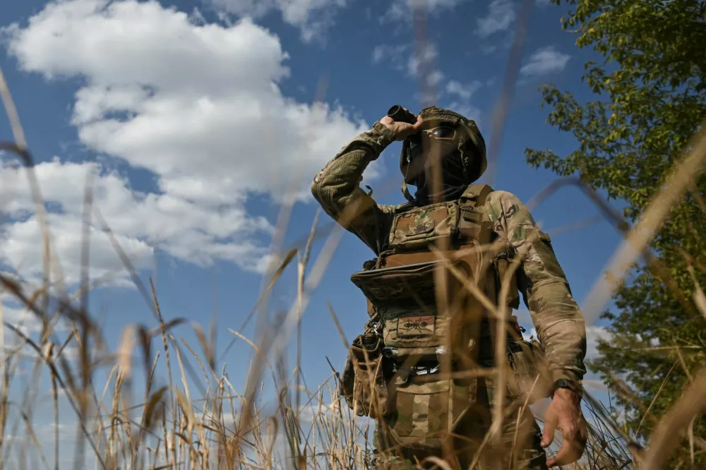 A service member of an air defence unit of the 3rd Separate Assault Brigade observes the sky during a combat shift in a front line, amid Russia's attack on Ukraine, in Kharkiv region, Ukraine September 15, 2025. REUTERS/Stringer