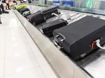 Včasih so si kovčki zelo podobni, temni pa so &scaron;e posebej mamljivi za tatove. / Foto: Istock