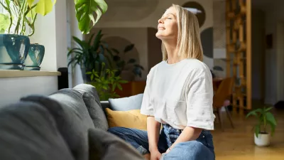 Nekateri se bolje počutijo, ko so sami. / Foto: Istock