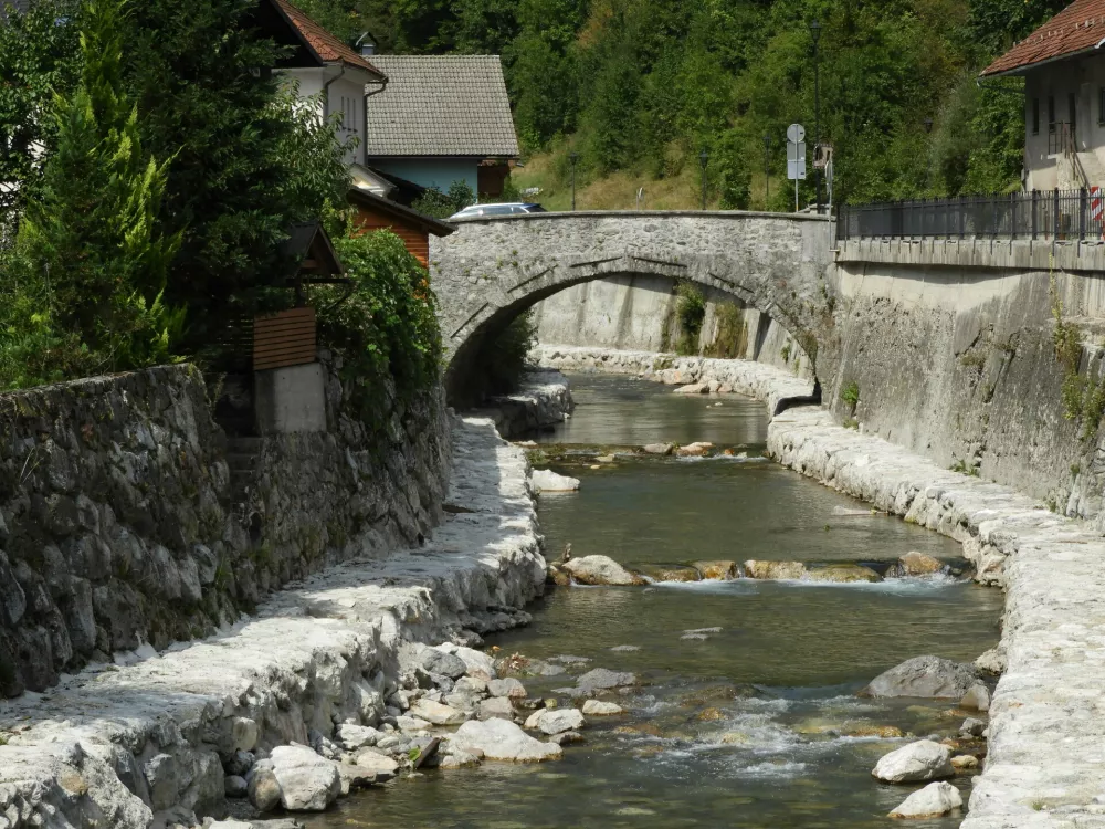 Železniki kamniti most Sel&scaron;ka Sora 