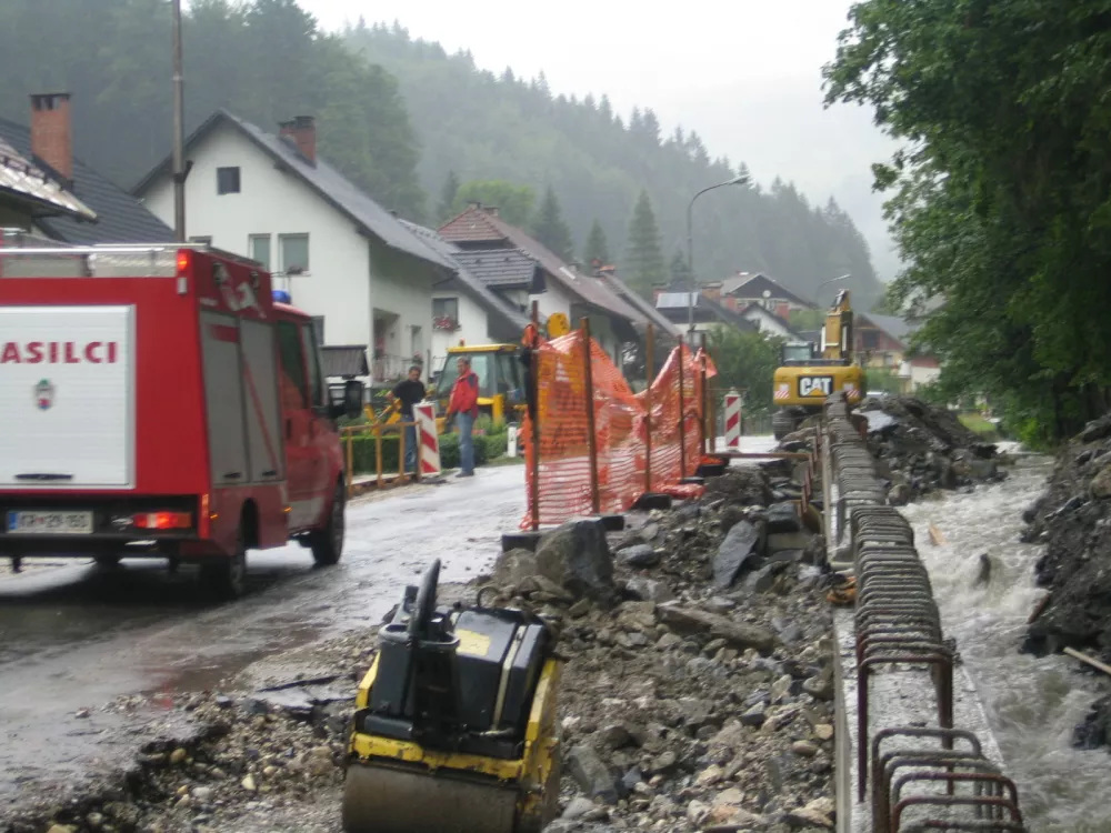 zelezniki log cesnjica poplave