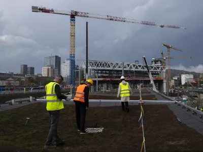 železni&scaron;ka postaja Ljubljana29.08.2025 - Ozelenjevanju nadstre&scaron;nic nad železni&scaron;kimi peroni - gradbi&scaron;če - gradnja glavne železni&scaron;ke postaja LjubljanaFoto: Nik Erik Neubauer 