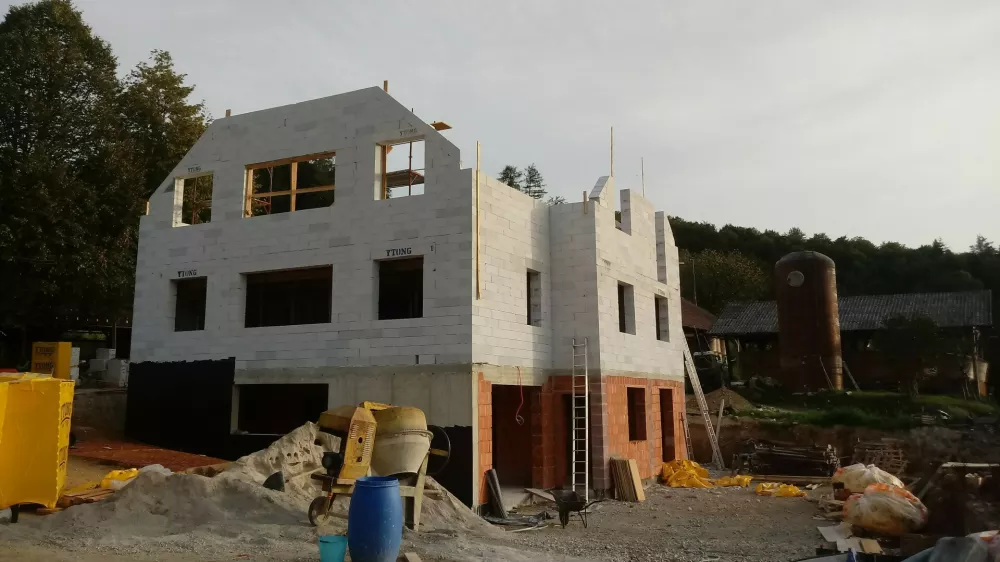 Iskrica, družina Camloh, požar, gradnja nove hi&scaron;e. Foto: Mina Camloh