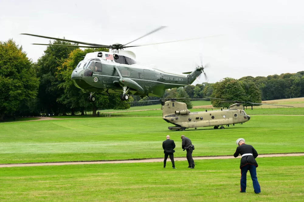 Marine One comes into land as U.S. President Donald Trump arrives by helicopter at Chequers, the country home of the British prime minister, on September 18, 2025 in Aylesbury, England. Leon Neal/Pool via REUTERS