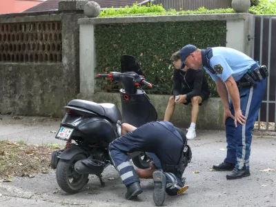 11.7.2025 - policija, nadzor prometa, lahka motorna vozila, skuter, moped, varnost v prometruFoto: Luka Cjuha