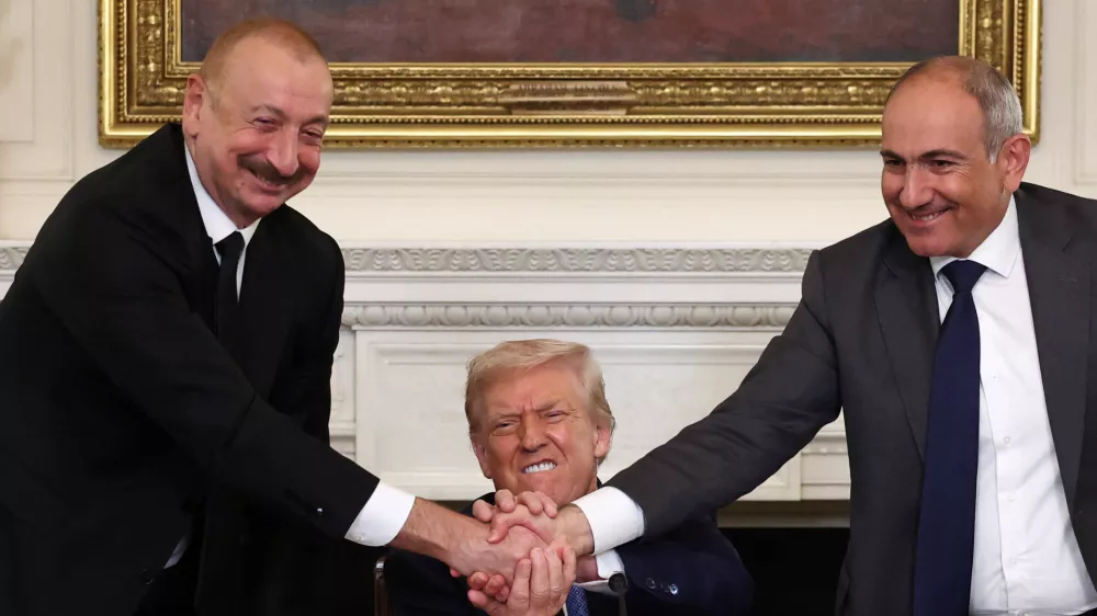 Med optimizmom in &scaron;tevilnimi izzivi mirovnega dogovora