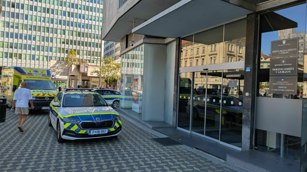 Ljubljana, okrožno sodi&scaron;če, okrožno tožilstvo, policija, re&scaron;evalci. Foto: bralec