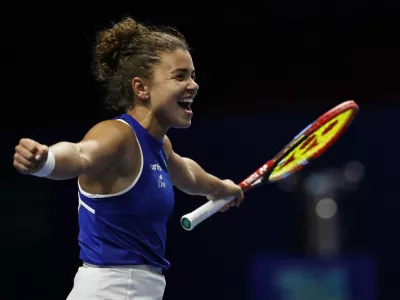 Tennis - Billie Jean King Cup Finals - Semi Finals - Italy v Ukraine - Shenzhen Bay Sports Centre Arena, Shenzhen, China - September 19, 2025 Italy's Jasmine Paolini celebrates winning her doubles match with Italy's Sara Errani against Ukraine's Marta Kostyuk and Lyudmyla Kichenok REUTERS/Tingshu Wang