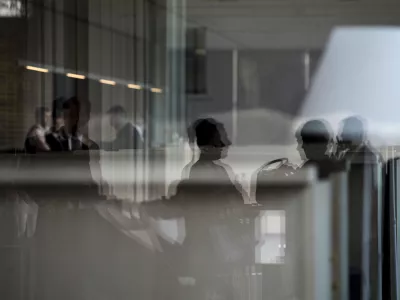 simbolična fotografija - poslovneži - politiki - gospodarstveniki - - 14.10.2014 - 9. Vrh slovenskega gospodarstva 2014 v organizaciji GZS pod naslovom "Kako do uspeĹˇnejĹˇe Slovenije?" - diskutirali o prednostnih ukrepih, ki bi lahko pripomogli k ekonomski osamosvojitvi Slovenije oz. Gospodarski memorandum o prioritetah,   //FOTO: Luka Cjuha / Foto: Luka Cjuha