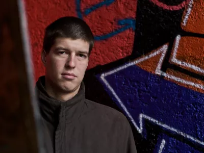 Goran Vojnovič, filmski - televizijski režiser in scenarist, kolumnist Dnevnika - prejemnik nagrade Pre&scaron;ernovega sklada 2009 za roman Čefurji raus!/FOTO: Luka Cjuha OPOMBA: ZA OBJAVO V PRILOGI &ndash; DNEVNIKOV OBJEKTIV - INTERVJU / Foto: Luka Cjuha