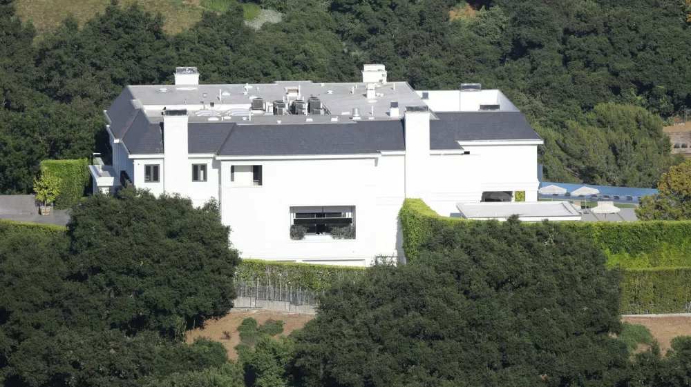 PREMIUM EXCLUSIVE Please contact SIPA PRESS before any use of these exclusive photosThursday, June 13, 2024 - Ben Affleck and Jennifer Lopez spent nearly two years searching for the perfect dream home before ultimately deciding on their $60 million, 46,000-square-foot Beverly Hills estate, which features 12 bedrooms and 24 bathrooms. However, the couple is now working with luxury real estate firm 'The Agency' to offload the property, which will reportedly soon be featured in a television show, for $65 million. Facing highly publicized marital issues, Ben moved out weeks ago, and Lopez is currently searching for her new dwelling. Juliano/X17online.com//04SIPA_FIN/Credit:X17/SIPA/2406280701,Image: 885427948, License: Rights-managed, Restrictions:, Model Release: no