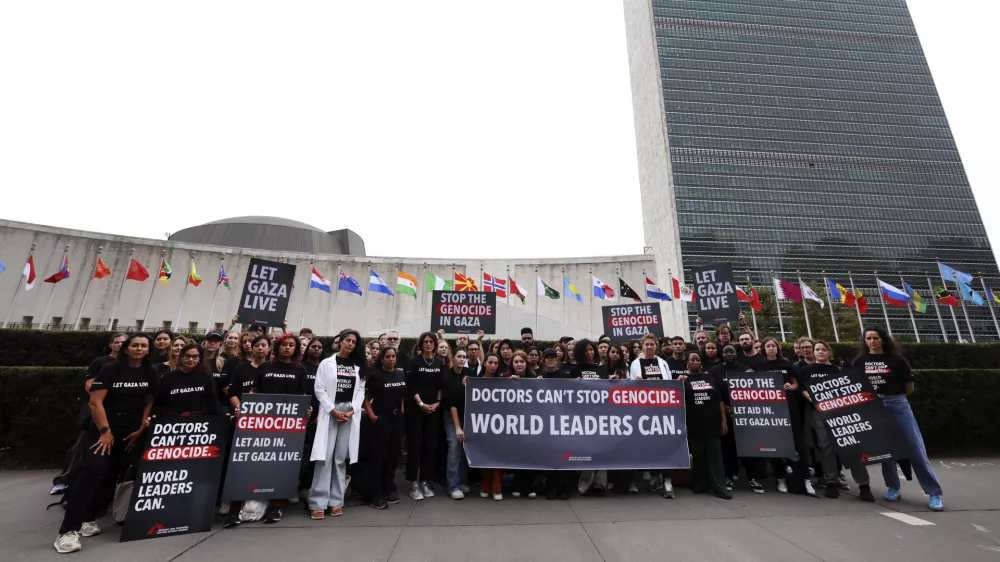 IMAGE DISTRIBUTED FOR DOCTORS WITHOUT BORDERS/M&Eacute;DECINS SANS FRONTI&Egrave;RES USA (MSF USA) - With the United Nations General Assembly underway, Doctors Without Borders/M&eacute;decins Sans Fronti&egrave;res USA (MSF USA) staff, medical aid workers, and supporters gather in front of U.N. Headquarters to call on world leaders to take action and end the genocide in Gaza, Wednesday, Sept. 17, 2025 in New York. (Jason DeCrow/AP Content Services for Doctors Without Borders/M&eacute;decins Sans Fronti&egrave;res USA (MSF USA))