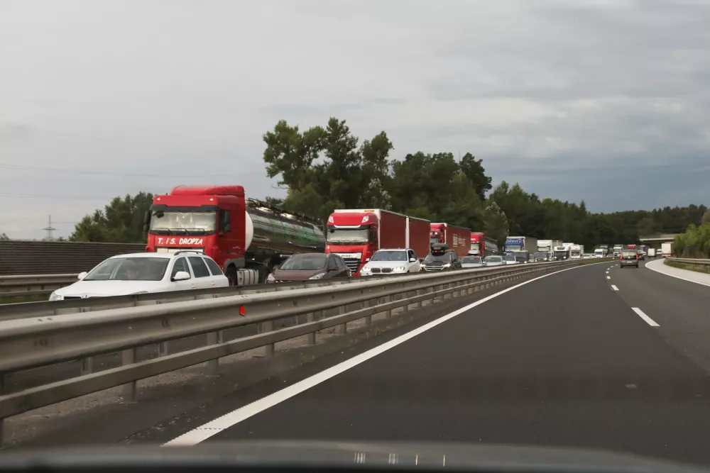 - 19.07.2023 &ndash; &Scaron;tajerska avtocesta - kolona vozil - //FOTO: Bojan Velikonja