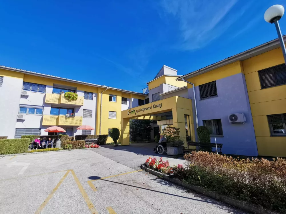 Kadrovske izzive re&scaron;ujejo s tujci