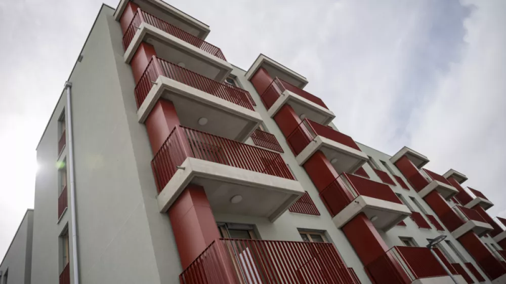 Novo mesto, naselje Podbreznik. Odprtje soseske s 186 javnimi najemnimi stanovanji, ki jo je odprl Stanovanjski sklad RS skupaj z Mestno občino Novo mesto. (Foto: Bo&scaron;tjan Podlogar/STA)