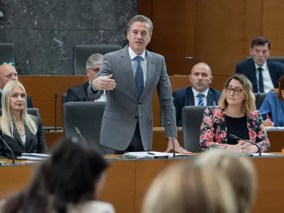 Ljubljana, Drzavni zbor.Zacetek redne seje DZ s poslanskimi vprasanji premierju Robertu Golobu in ministrski ekipi.